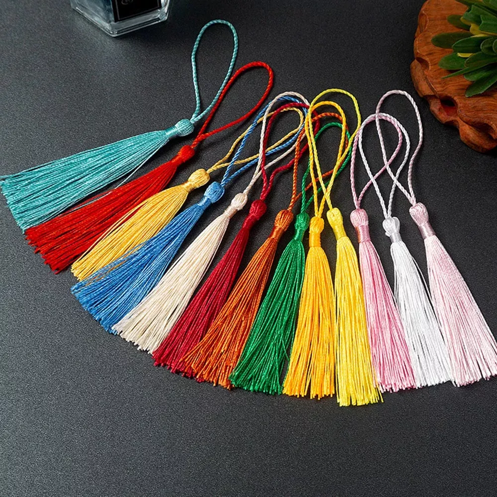 Mini pompons à franges en polyester avec boucle