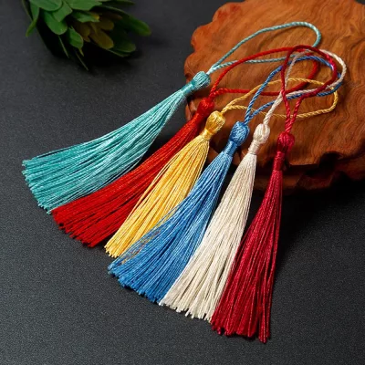 Mini pompons à franges en polyester avec boucle – image 3